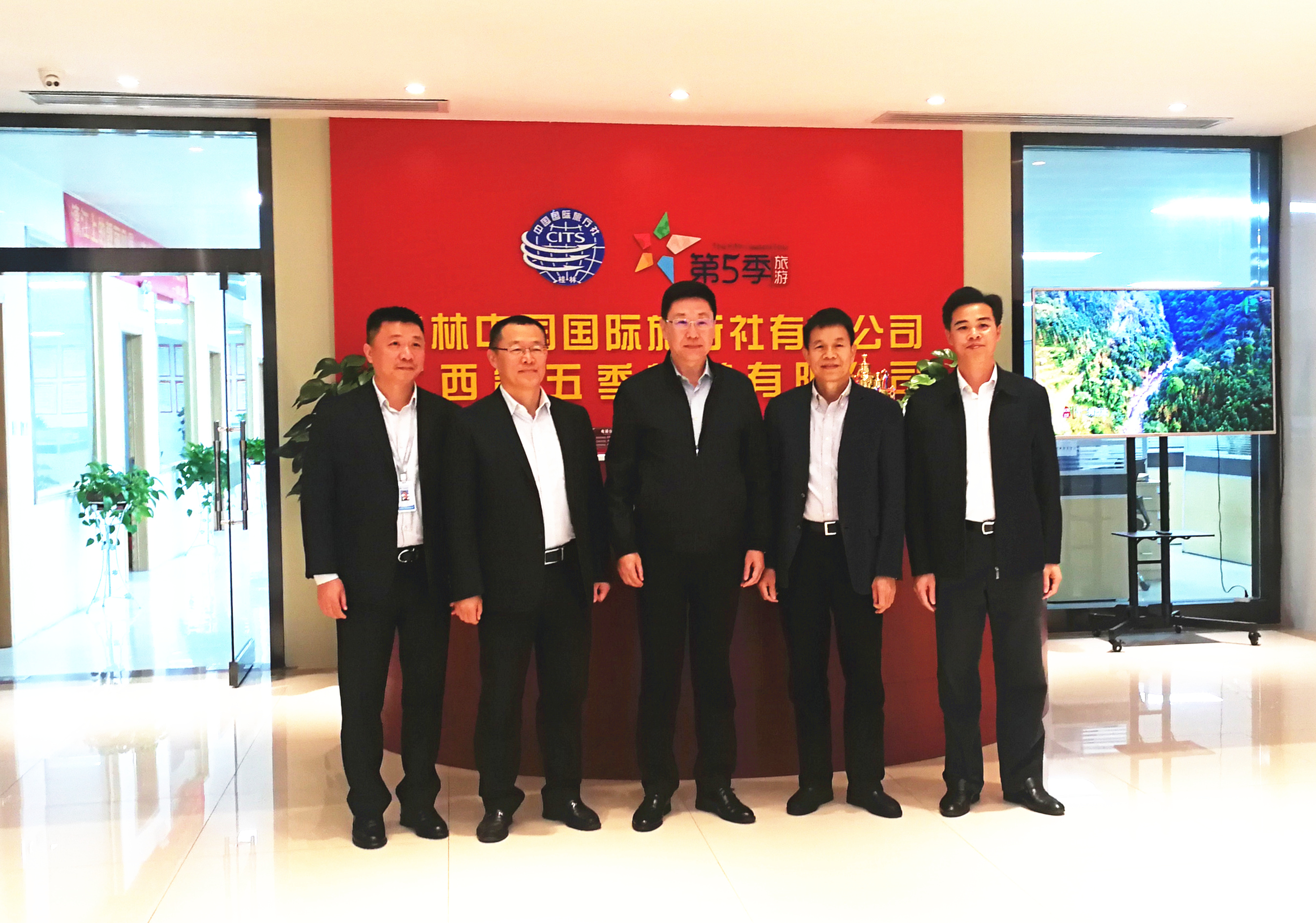 河池市委书记、市人大常委会主任何辛幸到福达集团考察